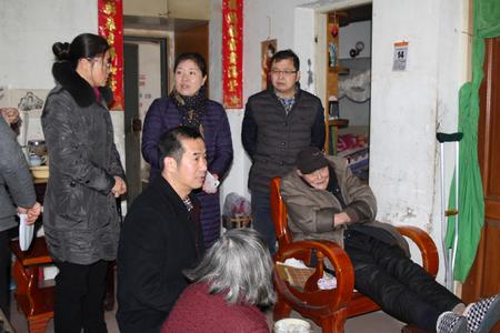 付炳旺局长带领班子成员走访慰问困难户1