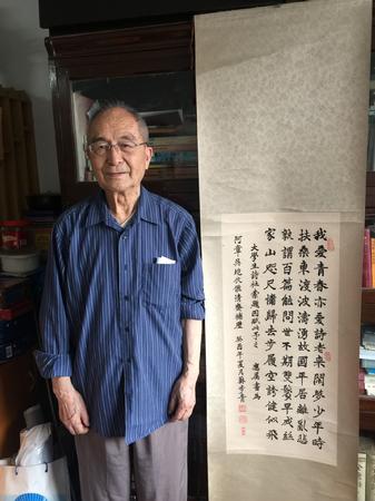 阿章、吴垲夫妇与衢州市档案局副调研员程军亲切交谈 (2) 阿章、吴垲夫妇与衢州市档案局副调研员程军亲切交谈 (2)