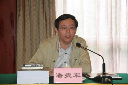 省人民政府地方志办公室主任潘捷军参加评审 省人民政府地方志办公室主任潘捷军参加评审